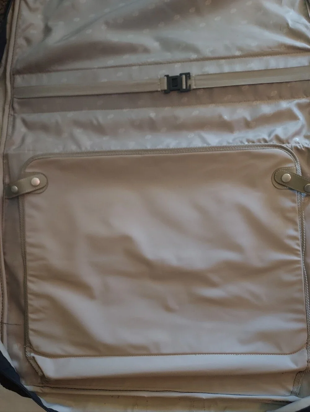American Tourister durable garment